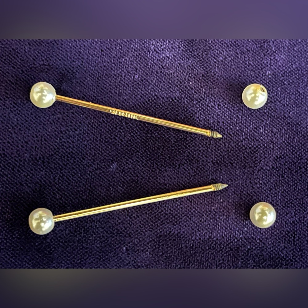 Pearl pierced earring / pin